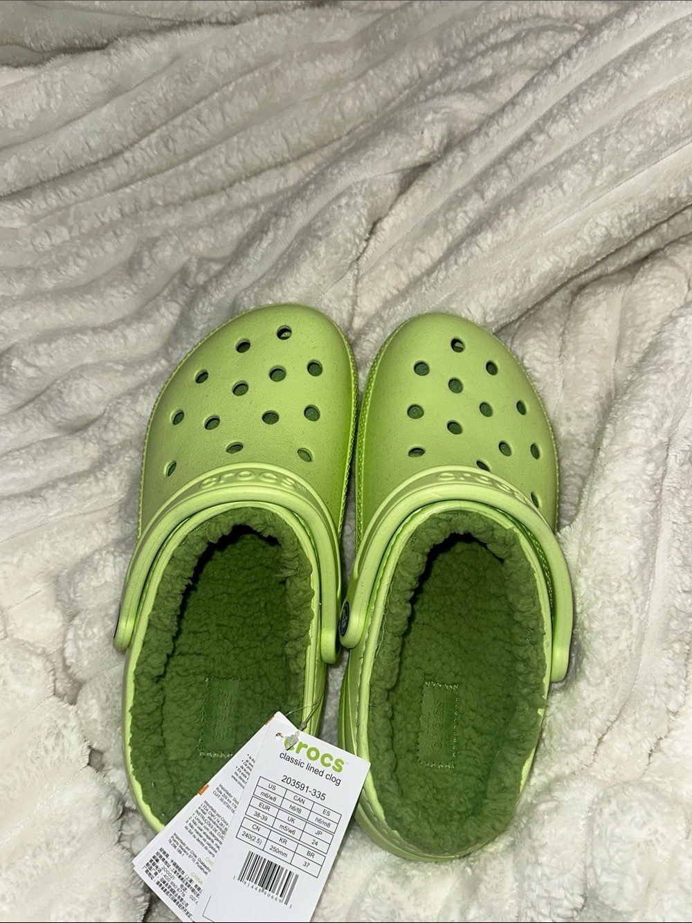 CROCS Classic Lined Clog in Light Green M6/W8 NWT
